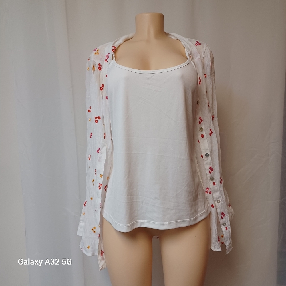 Rosa Y Everly Women Blouse Size XL Floral Embroidered White Blouse